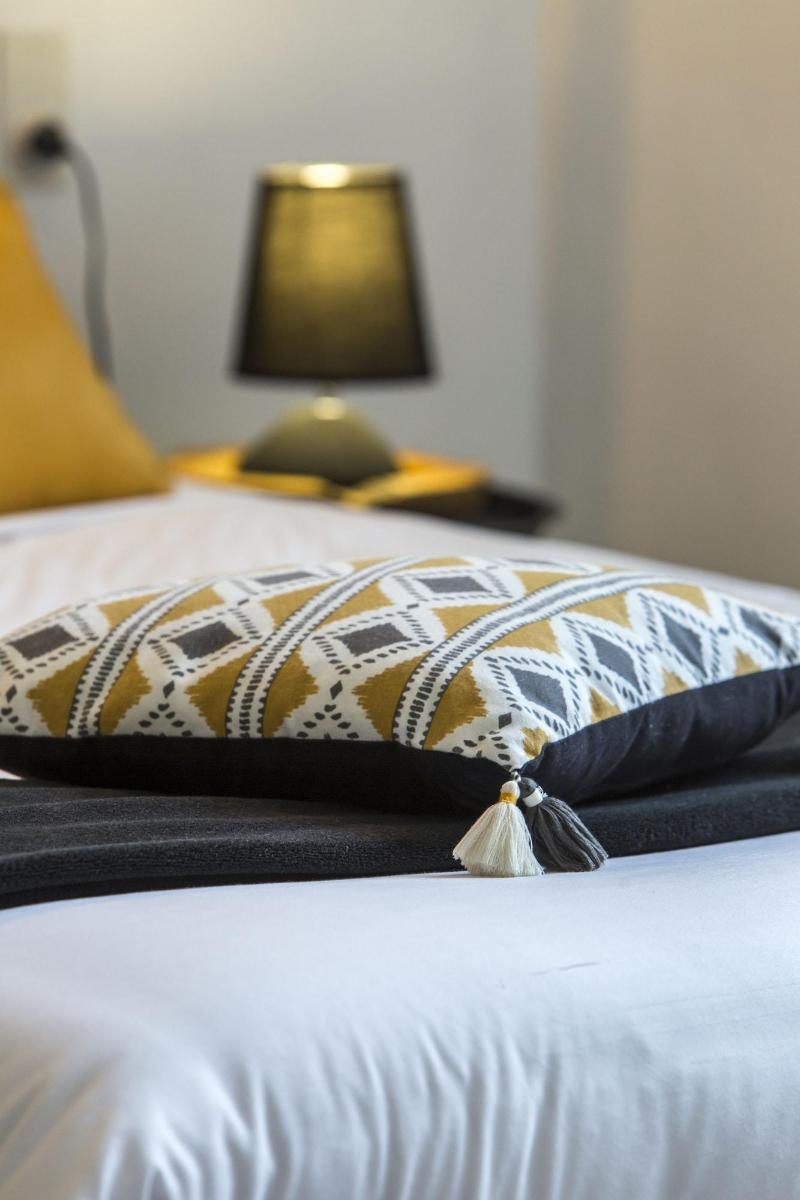 L'Instant Sevigne Hotel กริญญ็อง ภายนอก รูปภาพ